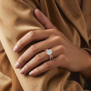 Bague de fiançailles et de mariage légère en or 14 carats et 10 carats avec diamant de laboratoire de 3,94 carats, taille brillant rond, style unique, grande pierre - Product Image 1