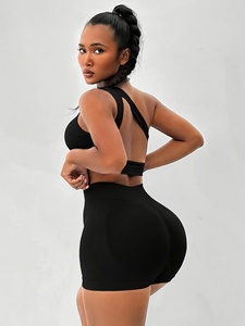 Ensemble 2 pièces sexy et tendance : Soutien-gorge de sport asymétrique à découpes et short cycliste côtelé taille haute assorti – Tenue de sport et yoga pour femme - Product Image 4