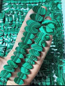 Paire de cabochons en malachite et agate naturelle de qualité AAA, soigneusement fabriqués à la main, pierres précieuses vertes pour la fabrication de bijoux - Product Image 1