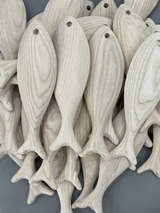 Figurine de poisson en bois artisanale du Vietnam, modèle de poisson en bois peint ou non peint, décoration côtière pour la maison - Product Image 3