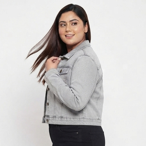 Veste en jean gris clair pour femme, coupe courte, boutonnage classique, col rabattu, veste en jean élégante à boutons - Product Image 3