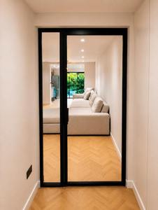 Puerta Cortafuego Esmaltada de la Mejor Calidad con Vidrio Resistente al Fuego para Hoteles, Hospitales, Oficinas y Entradas de Edificios Comerciales, Disponible para la Venta - Product Image 1