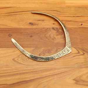 Nouvel Arrivage Collier en Laiton au Design Martelé Vintage, Finition Polie, pour Fêtes et Mariages, Collier Torque Tendance, Choker Ethnique - Product Image 4