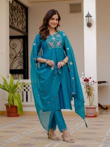 Conjunto de Kurti y Pantalón Bordados de Diseñador con Dupatta de Seda Maslin |   Moda Étnica Premium |   Proveedor de Exportación OEM - Product Image 1