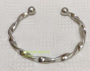 Bracelets en cuivre plaqué de haute qualité à 3 tons, bracelets personnalisés de créateur, bracelet en métal charmant pour les occasions de cadeaux, bracelet sans plomb, cadeaux - Product Image 5