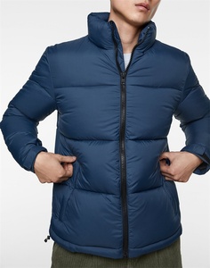 Vestes matelassées pour hommes, dernière conception OEM, couleur bleu uni, tissu 100% polyester, col montant, veste à bulles rembourrée pour l'hiver - Product Image 1