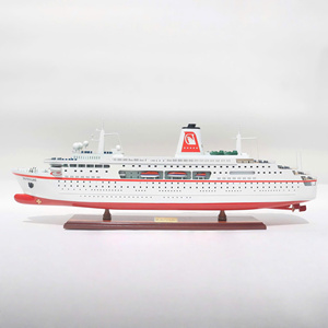 Maqueta de Madera Pintada a Mano MS DEUTSCHLAND Inspirada en un Crucero con Temática Náutica - Product Image 1