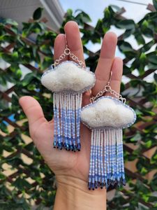 Pendientes Bordados a Mano con Cuentas, Elaborados con Materiales de Primera Calidad para una Colección de Joyería de Moda de Lujo - Product Image 2