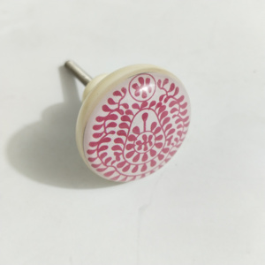 Precio al por mayor, perillas de puerta de armario de resina grabadas con flores, tirador de acero de latón para tocador, armario, cajón, muebles en India - Product Image 6