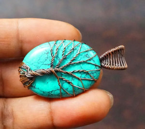 Colgante de Árbol de la Vida de Turquesa Hecho a Mano, Envuelto en Alambre de Cobre Antiguo, Gema Ovalada, Joyería Curativa - Product Image 2