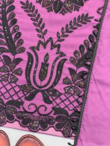 Ensemble prêt-à-porter entièrement cousu avec haut en faux georgette, broderie à points de chaînette et travail de sequins, pantalon et dupatta. - Product Image 6