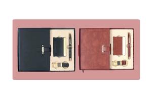 Set de Regalo de Oficina en Cuero Más Vendido con Libreta, Llavero y Botella para Clientes Corporativos y Empleados Disponible para la Venta - Product Image 2