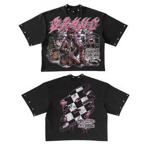 Conjunto de dos piezas con gráfico desgastado: camiseta roja corta con collage y shorts de mezclilla lavados, moda urbana para hombre - Product Image 2