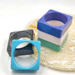 Creative Art Zone - Pulseras Elegantes de Resina para Mujer, Diseño Moderno de Primera Calidad para Uso Diario y de Fiesta - Product Image 4