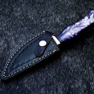 Cuchillo de Caza de Acero de Damasco de Grado Industrial Hecho a Mano Personalizado, Hoja de Punta Caída, Borde Recto, Mango Morado OEM, Uso en Exteriores - Product Image 6