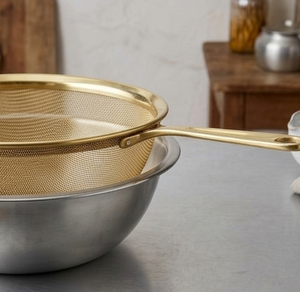 Colador de malla fina dorada de acero inoxidable con mango largo, utensilios de cocina - Product Image 2