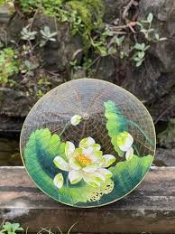 หมวกทรงกรวยลายเส้นวาดมือคุณภาพสูง หมวกกันแดดแบบดั้งเดิมสำหรับเทศกาลมรดกทางวัฒนธรรมเอเชีย - Product Image 1