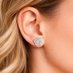 Pendientes de Oro Sólido de 18K con Diamantes Redondos Cultivados en Laboratorio, Diseño Floral en Halo, Certificados por IGI - Product Image 6