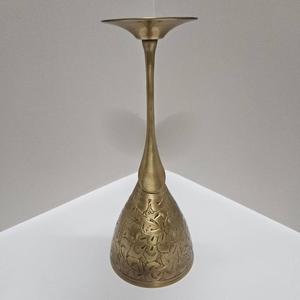 น่าทึ่งมาก! ถ้วยน้ำทรงโบราณสไตล์ยุคกลางพร้อมลวดลายดอกไม้สลักอย่างประณีต - แก้วทองเหลืองทำมือ - Product Image 6