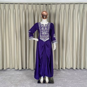 Conjunto de Top Largo y Dhoti con Bordado Francés de Diseñador VASTRA COTTAGE, con Microforro, Atuendo Étnico para Fiestas - Product Image 1