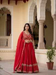 Lehenga Choli en soie rouge brodée, style séquence charismatique, pour femme - Product Image 6
