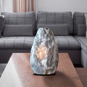 Lampe de sel de l'Himalaya naturelle sculptée en pierre grise avec variateur d'intensité et base en bois – Lampe de table en sel gris en gros - Product Image 5
