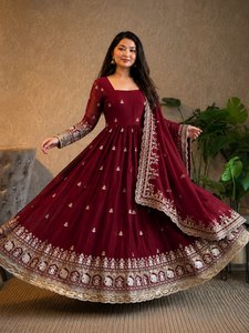ชุดเดรส Anarkali ผ้าซาตินพรีเมียม พร้อมงานปักดิ้นทองและเลื่อม  แบบเย็บสำเร็จพร้อมผ้าคลุมไหล่ - Product Image 5