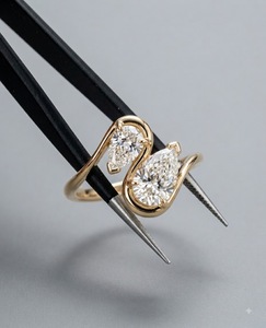 แหวนทองคำแท้ 14K ประดับเพชรทรงลูกแพร์ 1.90 กะรัต แหวนหมั้นสองเม็ด รับรองโดย GRA ของขวัญสุดหรูสำหรับงานปาร์ตี้ เครื่องประดับสั่งทำพิเศษ - Product Image 6