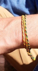 Bracelet en cordon vert, rouge et jaune de haute qualité, élégant et magnifique - Product Image 1