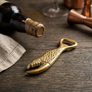 Abridor de Botellas con Forma de Pinza de Cangrejo Dorada, Diseño Náutico con Metal Resistente y Funcionalidad Elegante para tu Bar - Product Image 5