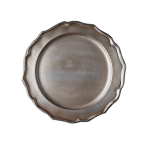 Assiette de Présentation Argentée en Laiton pour Service Alimentaire, 10 et 12 Pouces, Taille Personnalisée, Plat Unique Style Floral, Sûr pour le Contact Alimentaire - Product Image 1