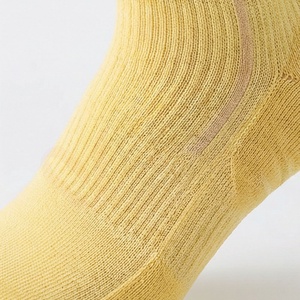 Chaussettes hautes pour hommes, couleur unie, tricotées, jaunes, style classique - Product Image 5
