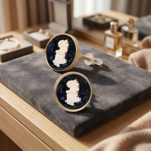 Bouton de meuble en laiton, design dinosaure bébé, contemporain, écologique, multifonction, poignée de tiroir et de placard, durable, pour chambre à coucher - Product Image 1