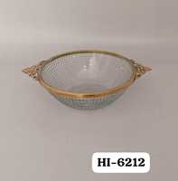 Bol en verre et métal avec bordure et base en laiton doré, forme ronde.