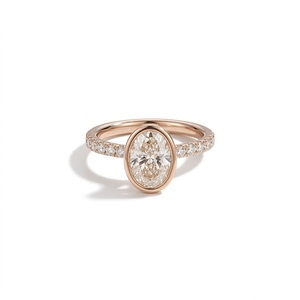Élégante bague de fiançailles en or massif 18 carats avec diamant de laboratoire ovale de 1,5 carat, qualité DEF et VVS, sertie clos, certifiée IGI - Product Image 1