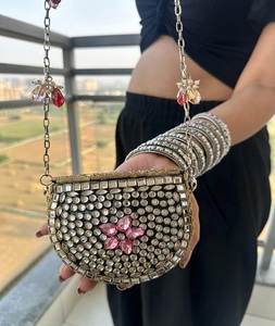 Sac à main personnalisé en métal mosaïque Kundan plaqué or F S INTERNATIONAL fait à la main avec doublure en satin, perles et pierres - Product Image 1