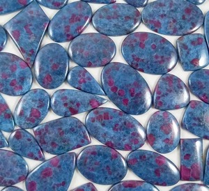 Piedras Preciosas Sueltas de Rubí y Cianita Natural, Cabujones, Venta al Por Mayor, para Joyería y Sanación - Product Image 1
