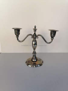Candélabre décoratif en aluminium de style antique parfait pour les mariages et les élégants centres de table de décoration d'intérieur sur des thèmes vintage - Product Image 2