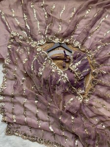 Sari de créateur Rich Look en mousseline avec broderie dorée Lehariya, bordure premium en sequins, sari classique Lehariya pour soirée - Product Image 2