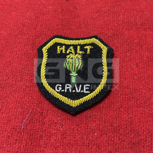 Écusson brodé à la main en fil d'or, design personnalisé, badge fait main pour uniforme de club - Product Image 3