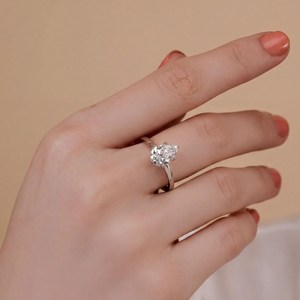 Anillo de compromiso de oro macizo de 10K, 14K, 18K con diamante cultivado en laboratorio con corte pera y redondo certificado por IGI, color E, claridad VVS. - Product Image 4