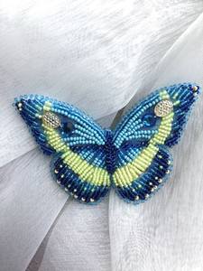 Broche de Moda con Cuentas Bordadas, Patrones Elegantes y Detalles Decorativos Hechos a Mano - Product Image 2