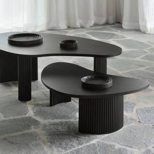 Juego de Mesas de Centro Modernas Minimalistas Negras con Forma Orgánica y Patas Cilíndricas Acanaladas para Sala de Estar, Apartamento u Hotel - Product Image 2