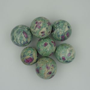 Esfera de Fuchsite con Rubí Natural, Bola de Cristal, Piedra Curativa para Reiki, Meditación, Decoración Energética, Hecha a Mano, Chakralume, India, Venta al Por Mayor - Product Image 3