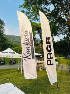 ชุดธงขนนกแบบกำหนดเองพร้อมเสาและฐานสำหรับตั้งแสดงโฆษณาภายนอกอาคาร ผลิตในเวียดนาม พร้อมการพิมพ์แบบ Dye Sublimation - Product Image 5