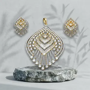 Magnifique ensemble collier et boucles d'oreilles tendance en laiton plaqué or avec pendentif chaîne à maillons et pierres de zircon pour femme, idéal pour les occasions de mariage - Product Image 2