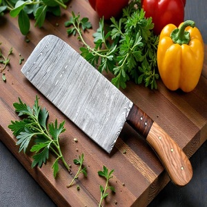 Cuchillo de Cocina Hecho a Mano por A&M Enterprises, Acero de Damasco, Mango de Madera de Olivo, Hoja con Punta Caída, Longitud Total de 12 Pulgadas - Product Image 2