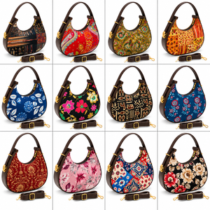 Sac Hobo Bohème Imprimé Floral pour Femme, Noir, Rouge, Beige, Fleurs, Tissu Coton, Bandoulière Réglable, Logo, Quincaillerie Dorée, Tout Inclus - Product Image 3
