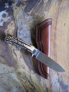 มีดล่าสัตว์แบบดรอปพอยต์ ทำมือ ใบมีดสแตนเลส ด้ามไม้ ความยาวรวม 130 มม. - Product Image 4
