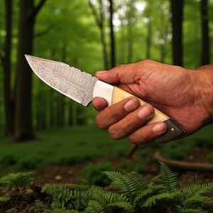 Cuchillos de Caza Hechos a Mano de Alta Calidad con Mango de Hueso Premium, Hoja Fija de Acero de Damasco para Supervivencia al Aire Libre y Camping - Product Image 1